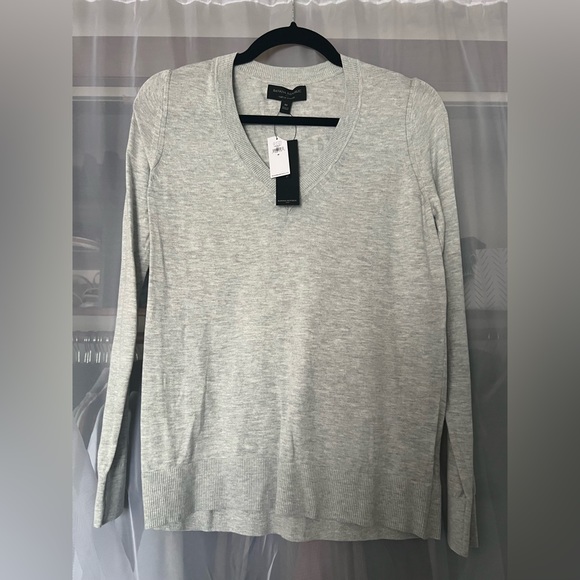 Banana Republic v neck sweater - Picture 1 of 3